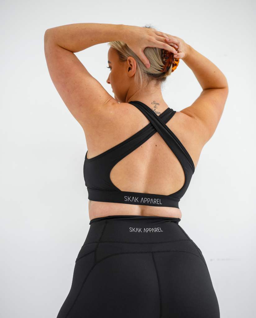 Embrace both style and functionality with our Classic Activewear Crop in Black, a must-have addition to your activewear collection